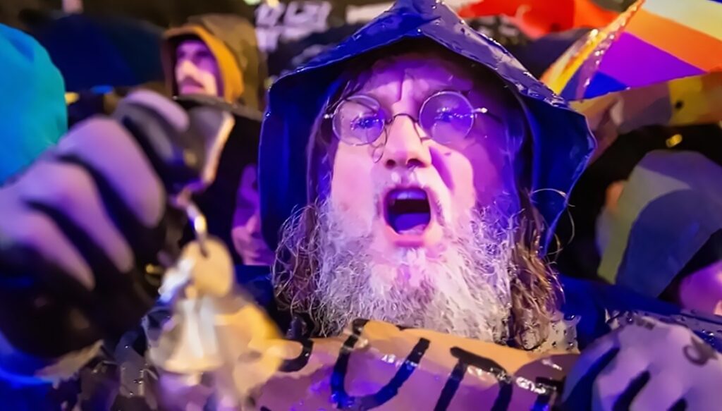 Keď emócie zvíťazia nad rozumom: Analýza jednej „progresívnej“ nenávisti