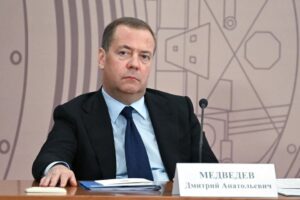 Medvedev: Neoverení migranti by mali byť vyhostení z Ruska