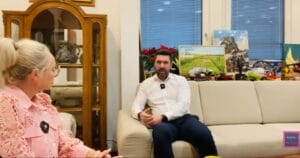 Hlina s Holečkovou súťažia, kto vypustí väčší hoax