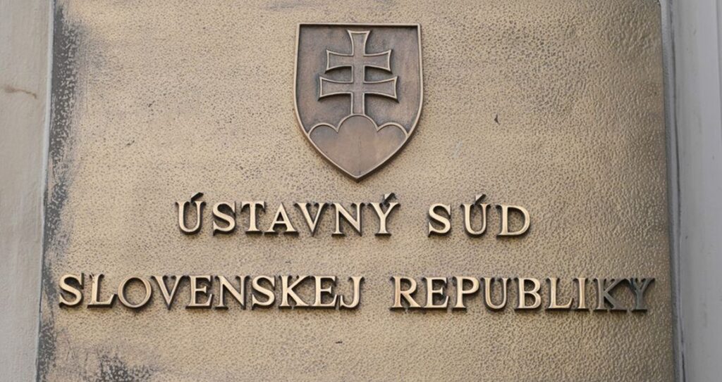 O vrahoch a ich ochrancoch. Pozdravujeme Ústavný súd Slovenskej republiky