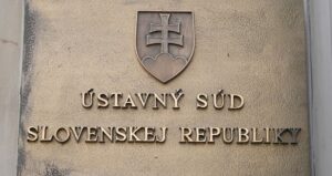 O vrahoch a ich ochrancoch. Pozdravujeme Ústavný súd Slovenskej republiky