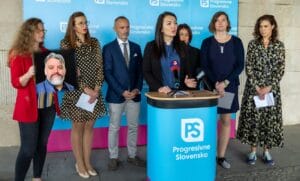 Eduard Cmelár: Keď raz začas myslí teľa, vidí v sebe Beáta Jurik mysliteľa