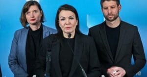 PS v pasci vlastnej propagandy čelí úplnej izolácii doma aj vo svete