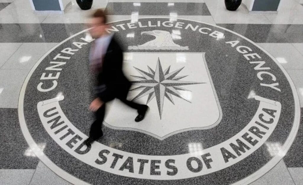 McGovern: CIA sa chystá obviniť Zelenského z korupcie - Video