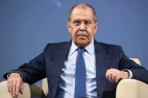 Lavrov označil Macronovu rétoriku o Rusku za buranskú