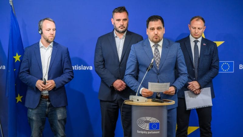 Bývali šmejd Zdechovský zaradil v Bruseli Slovensko medzi diktátorské režimy. Paráda to je veru poriadna. A parádne zákerná. Je to veru poriadna ofenzíva.