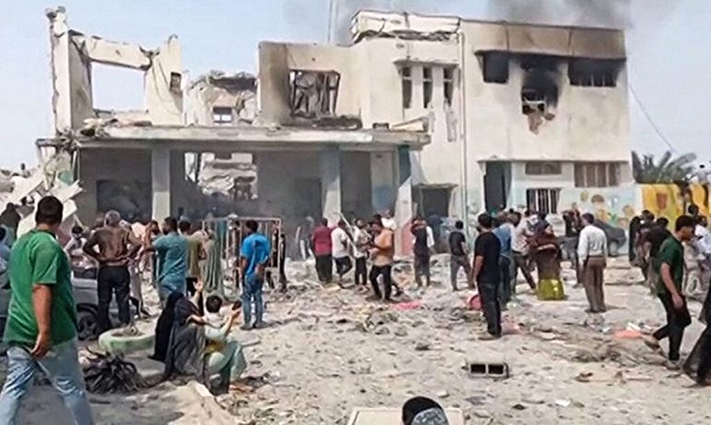 E. Chmelár: Zhorte v pekle, pokrytci! Po USA útoku zahynulo v škole vyše 85 detí!