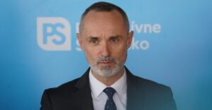 Valášek ako vždy drzo klame