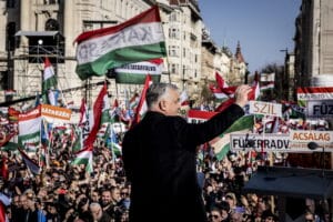 Konzervatívci sa zhromaždili v Budapešti, aby sa postavili Bruselu a jeho uchváteniu moci