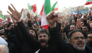 Iránsky ajatolláh Makarem Širází vyhlásil džihád proti Spojeným štátom a Izraelu.