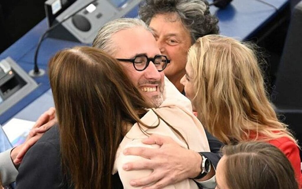 Sorošovcom by bez kolektívneho mozgu, ktorý riadi ich životné funkcie, nič nefungovalo