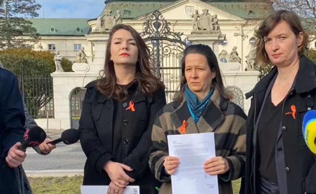 PS je šokovaná. Ficova finta stojí dokonca až 590 miliónov.