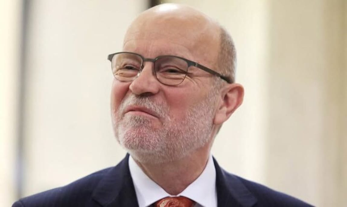 Pozor na Káčera. Vyfabuloval stanovisko pri Migoch aby sa obišla Ústava SR.