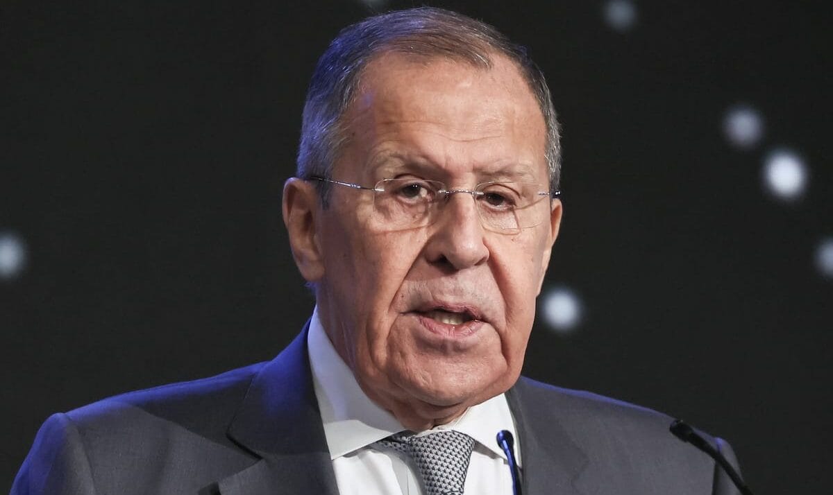 Lavrov: EÚ sa vzdáva prosperity a stáva sa protiruským vojenským blokom