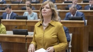 R. Kaliňák dal Remišovej v parlamente riadnu lekciu. Pisoáre len tak lietali