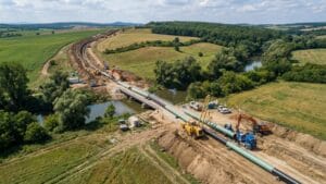 Slovensko a Maďarsko spustia ropovod na prepravu produktov v roku 2027