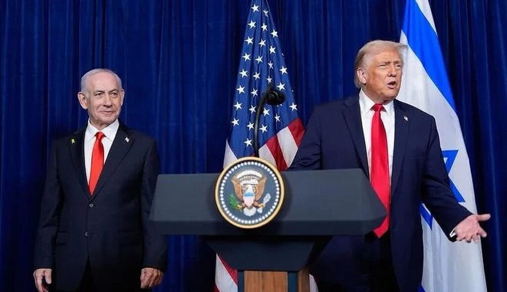 Trump sa Izraelom nechal ako malé decko nalákať na lízatko Nobelovej ceny mieru.