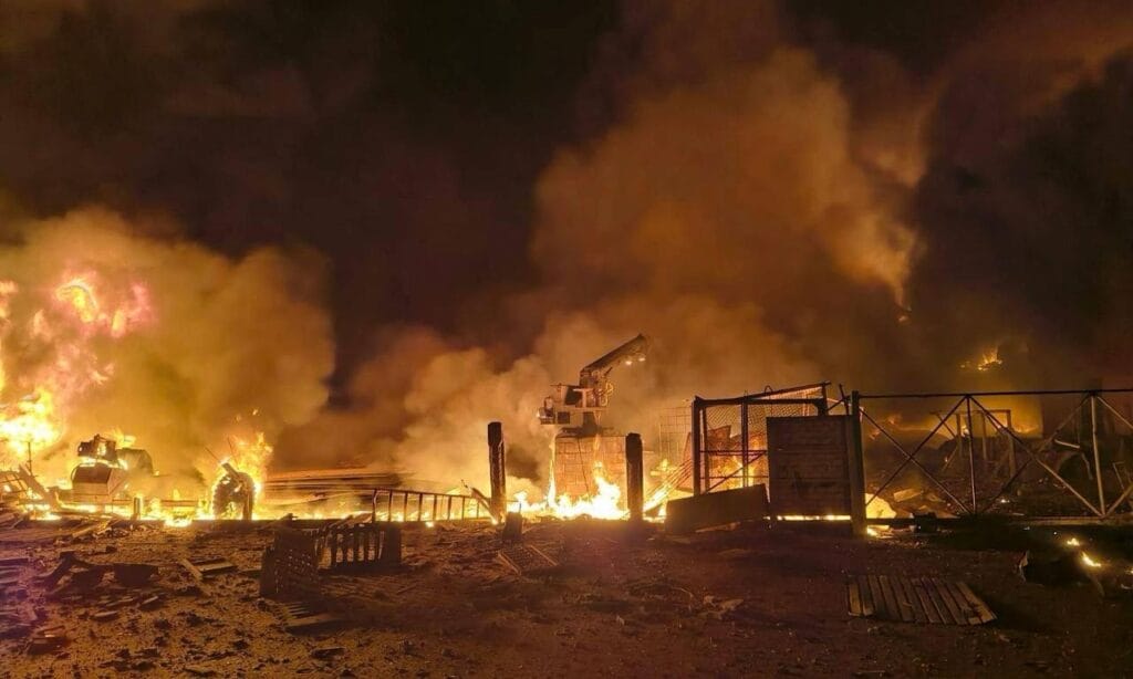 Rusko spustilo masívny útok na podniky ukrajinského vojensko-priemyselného komplexu. Ruské jednotky vykonali masívny útok na vojenské továrne