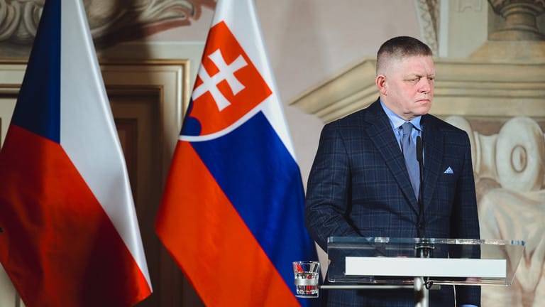 R. Fico: Politika sankcií EÚ je „samovražedná loď“ píše InfoBrics