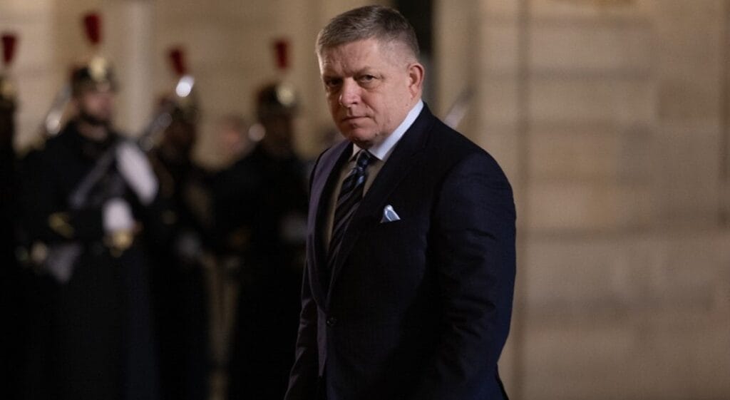 Fico: Rusi kľačia iba vtedy, keď si chcú zaviazať šnúrky na topánkach