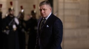Fico: Rusi kľačia iba vtedy, keď si chcú zaviazať šnúrky na topánkach