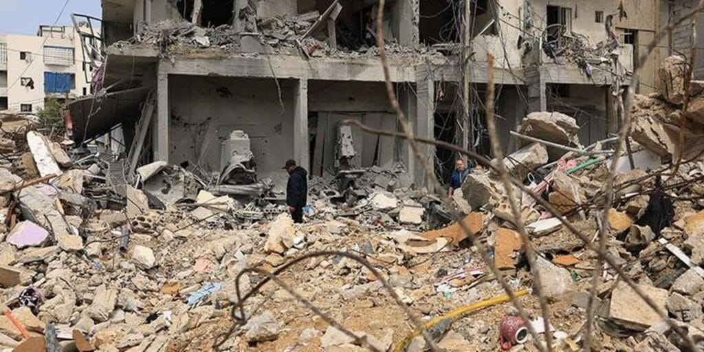 Irán rýchlo obnovuje raketové kapacity po náletoch píše NYT