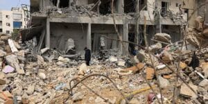 Irán rýchlo obnovuje raketové kapacity po náletoch píše NYT