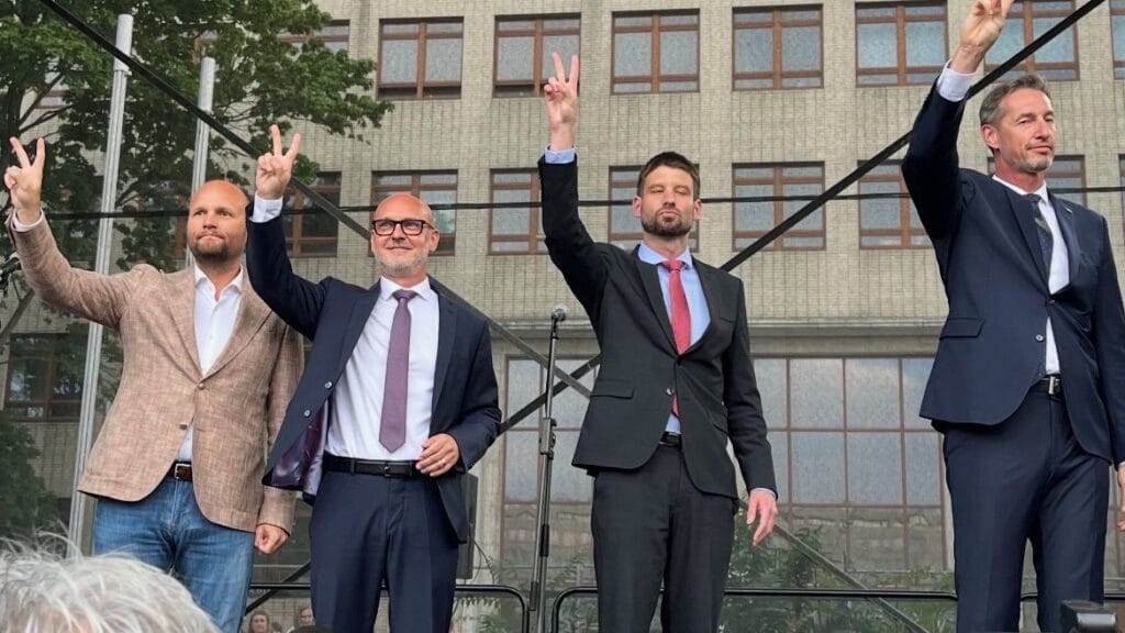 Blíži sa čas šibačov – a našej opozícii zase PORIADNE ŠIBE.