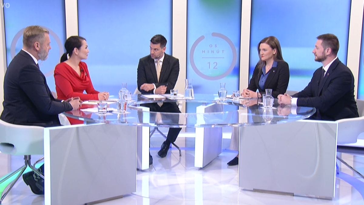 Jurík asi žije v inej dimenzii a inom štáte. Sledovať diskusie PS a SaS je stratený čas.