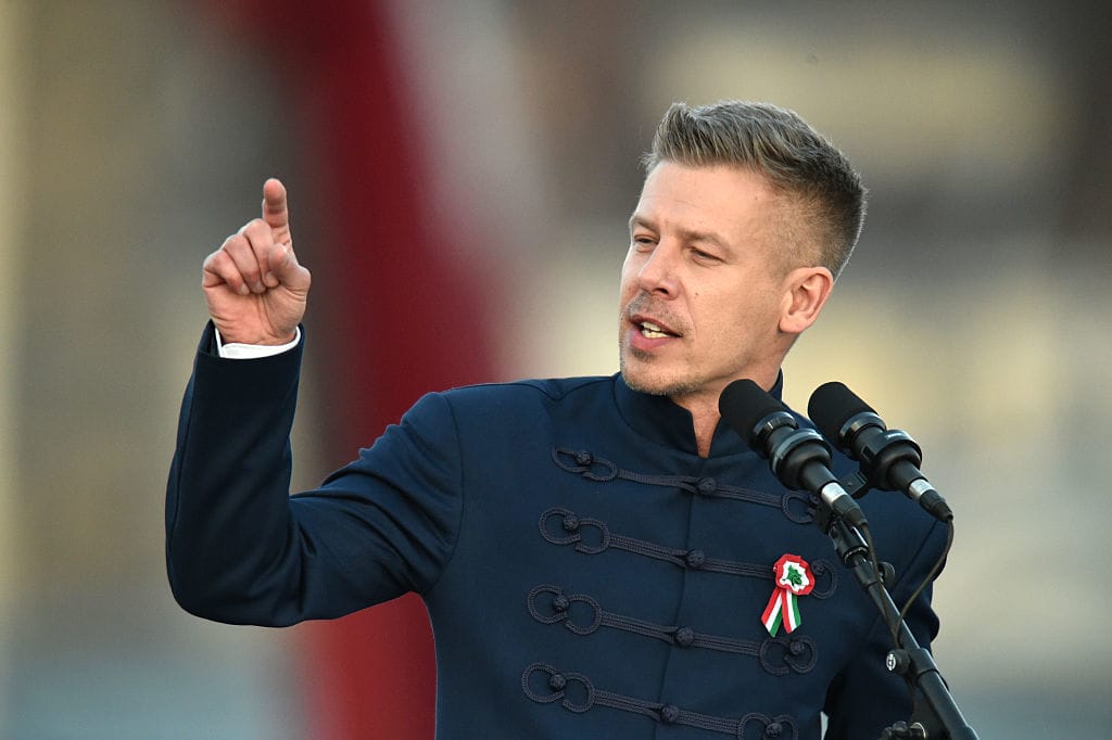 Peter Magyar vystupuje na mítingu Tisovej strany v Budapešti (15.3.2026)