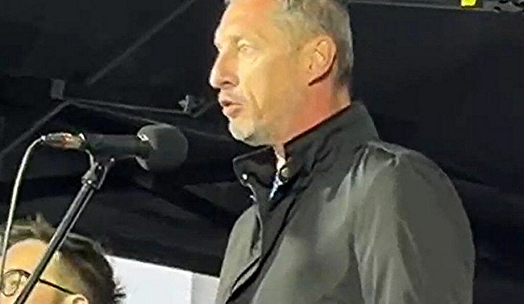 Majerský – Užitočný idiot v rukách PS odhodil kríž a vymenil ho za dúhovú vlajku. „Kresťanský“ kádeháckej boss Majerský