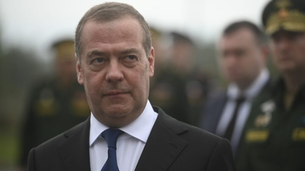 Medvedev: Rusko má okrem Orešniku a Poseidonu aj iné zbrane