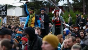 Bioroboti na protestoch organizovaných kultúrnou mafiou