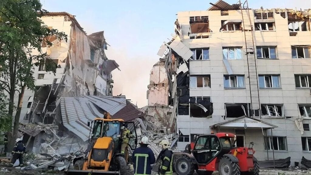 Mŕtvi a zranení po útoku ukrajinského dronu na školský internát