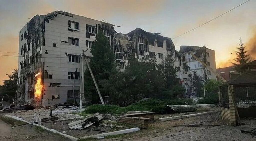 V noci ukrajinské drony zaútočili na civilné ciele, školy a internáty v meste Starobylsk