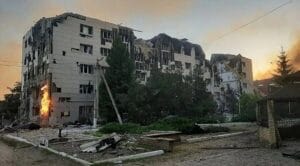 V noci ukrajinské drony zaútočili na civilné ciele, školy a internáty v meste Starobylsk
