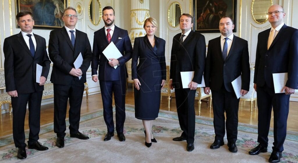 Čaputovej Ústavný súd - protivládny bitangovia v sudcovských talároch…