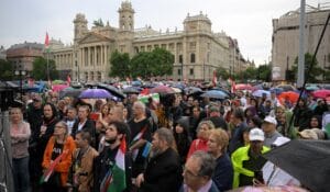 Protestujúci vypískali Magyara kvôli migračnej dohode s EÚ (VIDEO)