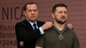 Medvedev: Po odobratí poľského rádu má Zelenskyj miesto pre Hitlerov kríž