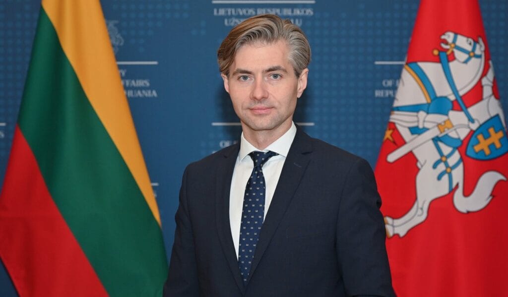 Brechot čivavy z Litvy. Litovský minister zahraničných vecí Kęstutis Budrys sa prekonal