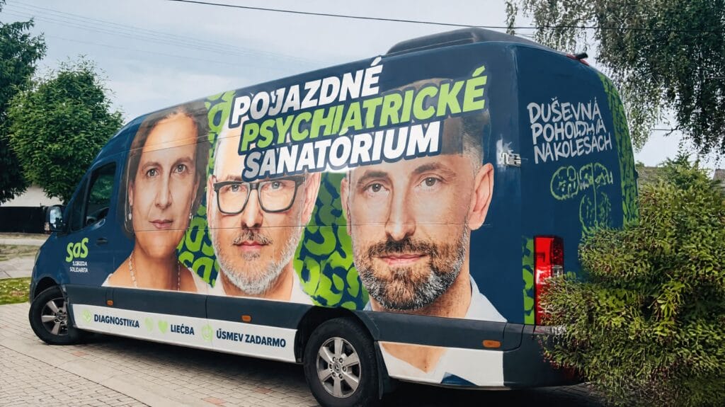 Odborníci z SaS dokážu iba škriekať a dokolola omieľať antificovské klišé ako pacienti psychiatrického sanatória. Mediálne vystúpenia poslancov