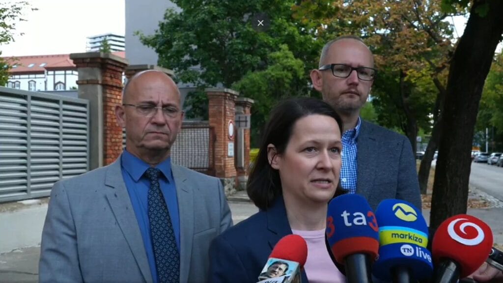 Ako poznáte člena PS? Podľa zvuku poklepom, tam kde normálni majú mozok