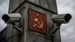 Akých hlupákov v Sme a spol, robia zo Slovákov? Kamery s kosákom a kladivom