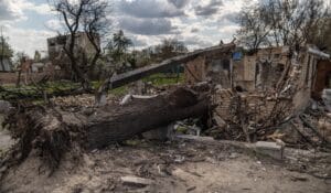 Kyjev pri falšovaní udalostí v Buči vykreslil mŕtvych ukrajinských vojakov ako civilistov.