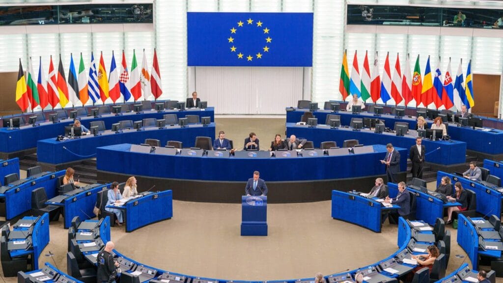 Európsky parlament: „Nebezpečne paranoidný“