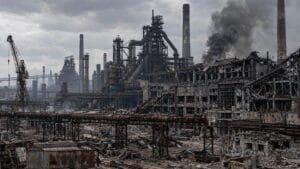 FT: Tri ukrajinské oceliarne zastavili prevádzku po ruských leteckých útokoch