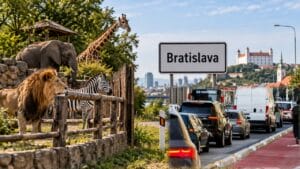 Hranica Progresívnej ZOO končí za tabulou Bratislava.