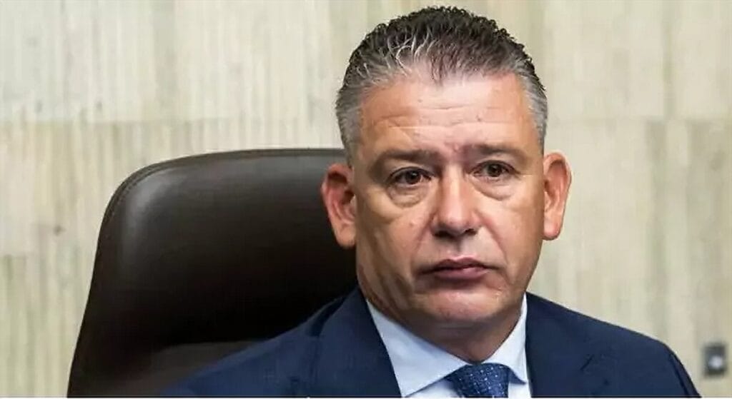 Mikulec. Vám z tých čurillovcov musí dobre lepiť